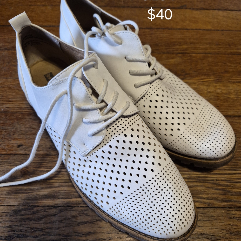 Women's Size 7 White Mountain Loafers